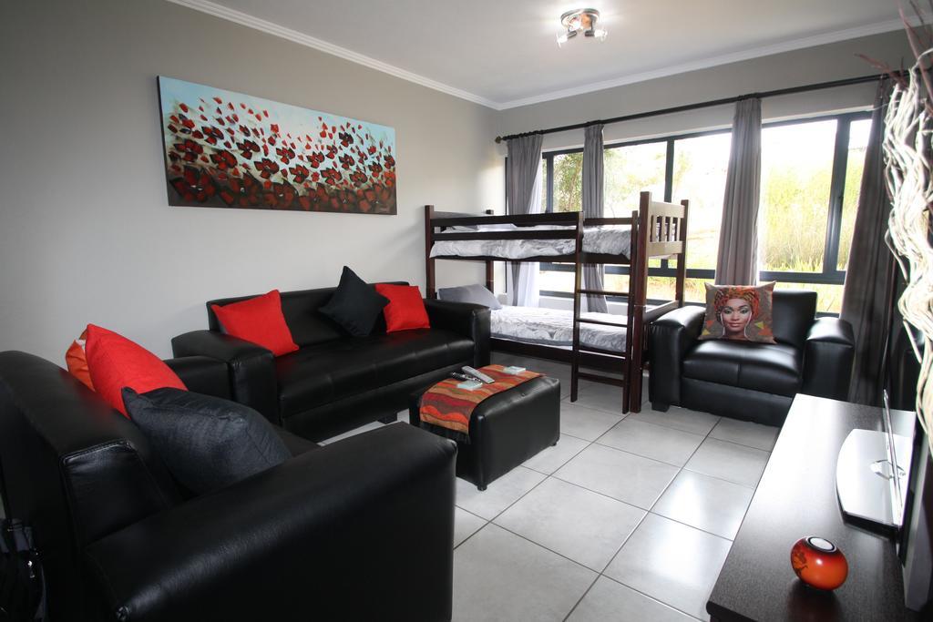 Jozistay @ Jackal Creek Apartments Roodepoort Esterno foto