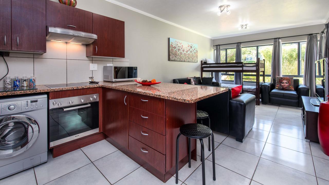 Jozistay @ Jackal Creek Apartments Roodepoort Esterno foto
