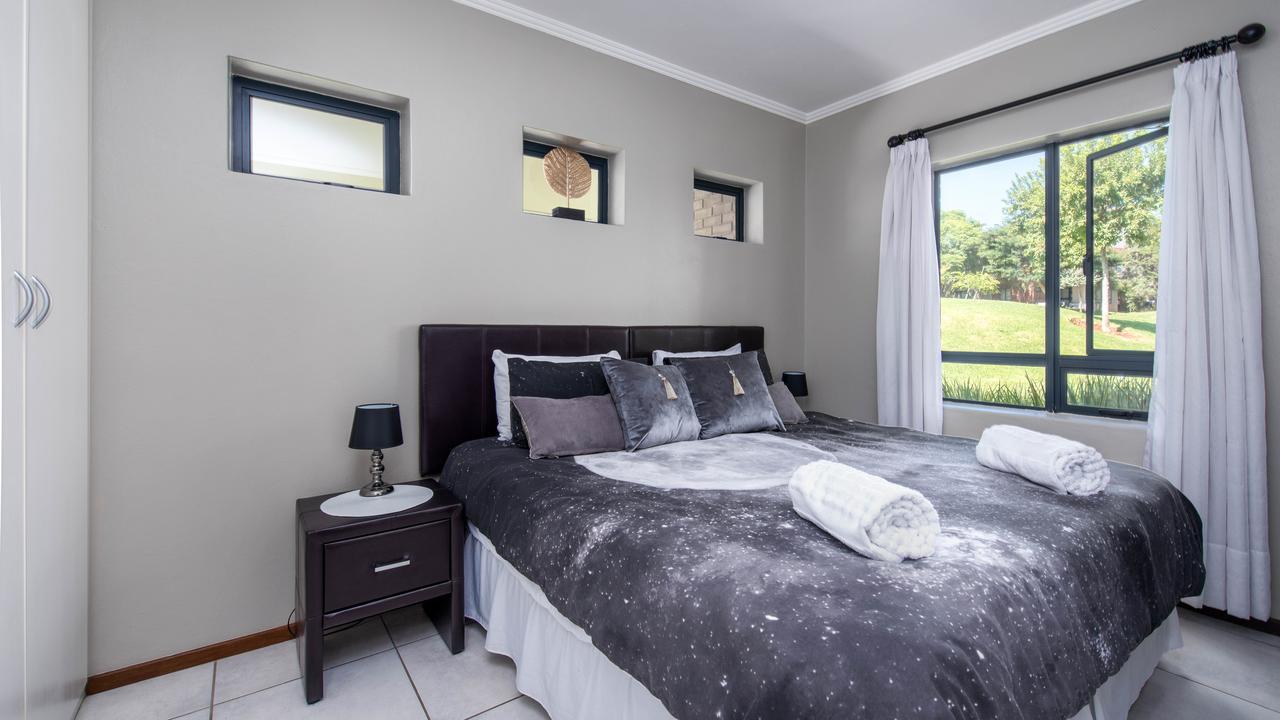 Jozistay @ Jackal Creek Apartments Roodepoort Esterno foto