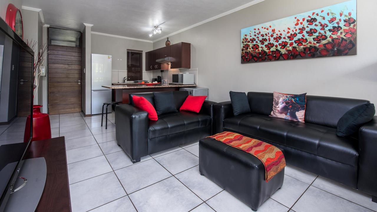 Jozistay @ Jackal Creek Apartments Roodepoort Esterno foto