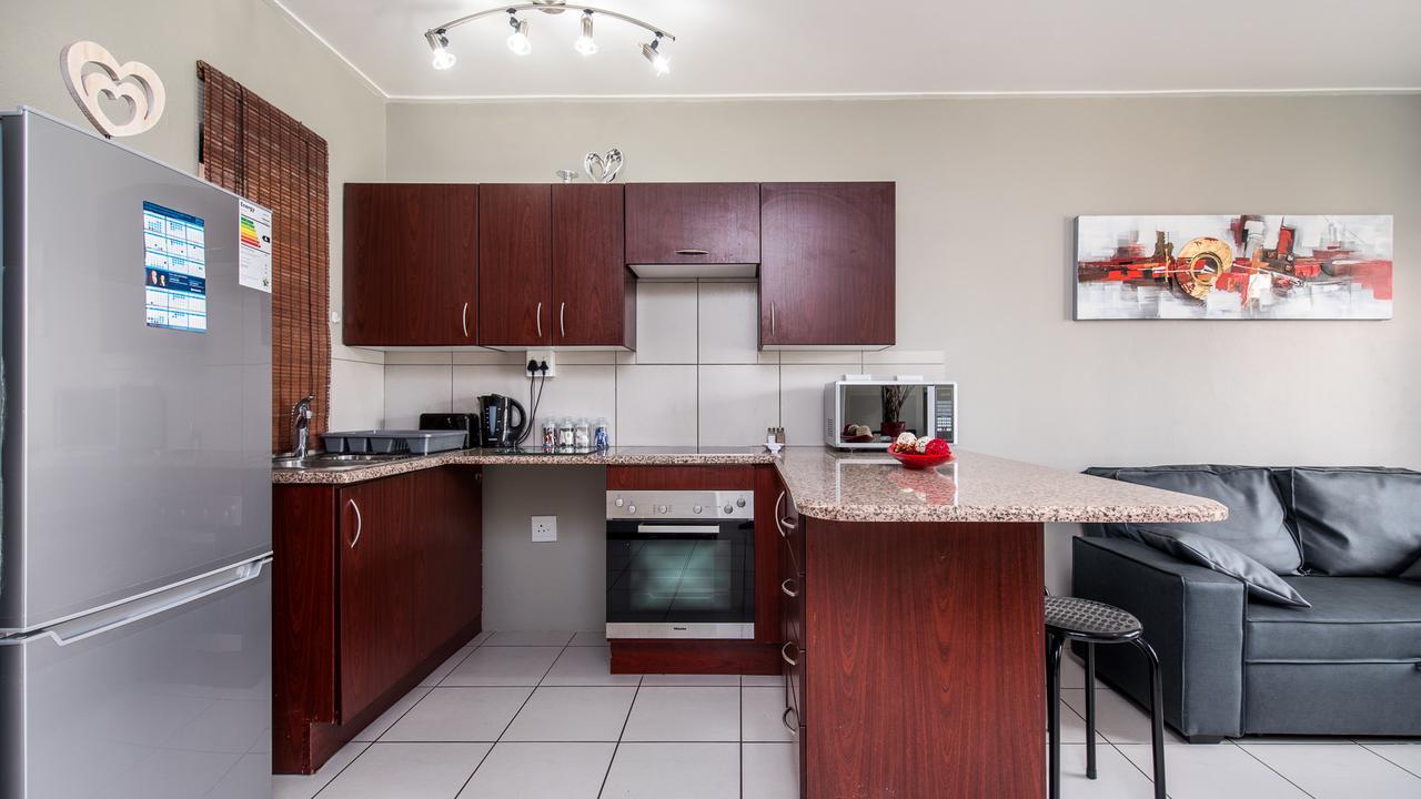 Jozistay @ Jackal Creek Apartments Roodepoort Esterno foto