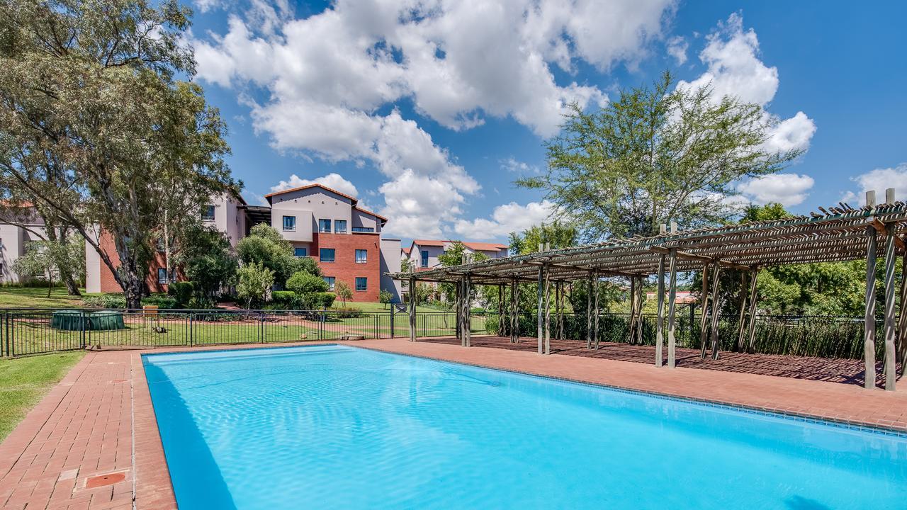 Jozistay @ Jackal Creek Apartments Roodepoort Esterno foto