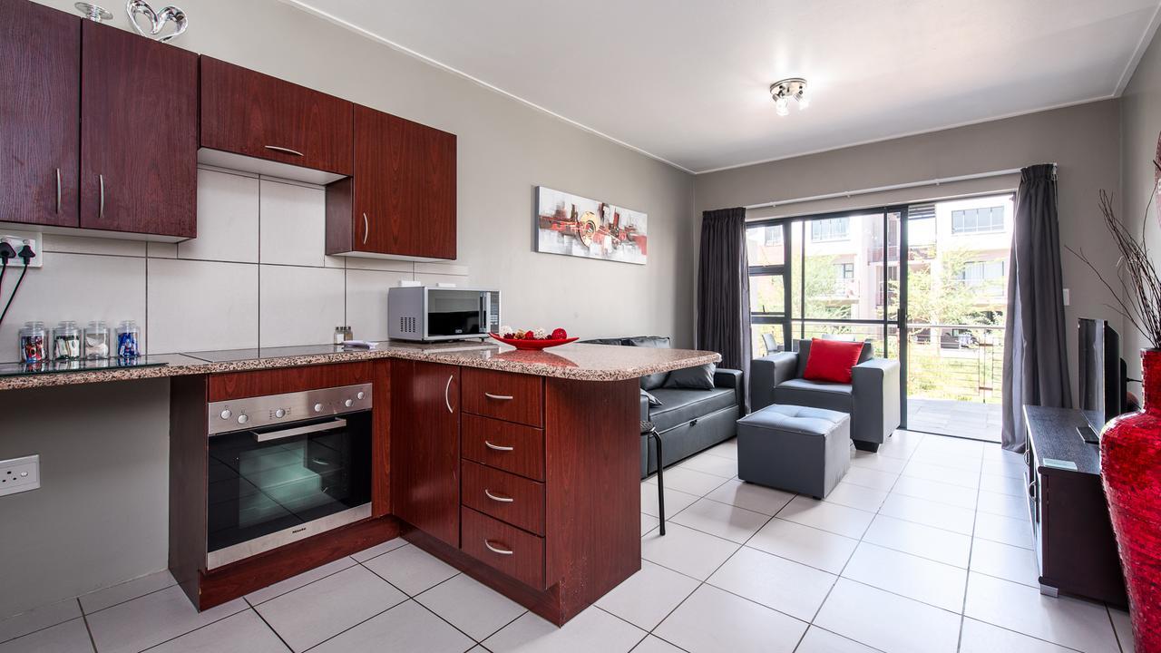 Jozistay @ Jackal Creek Apartments Roodepoort Esterno foto
